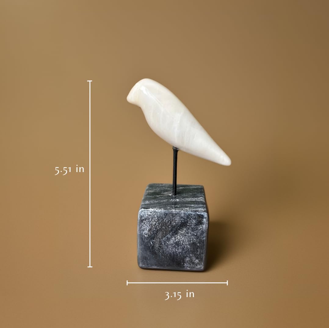 Escultura de pájaro en piedra de huamanga con base