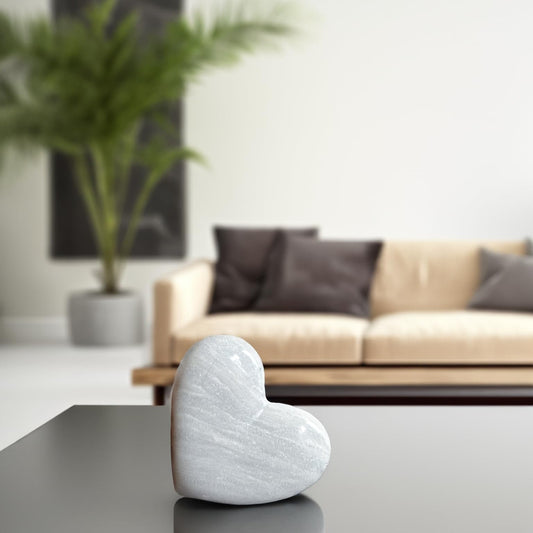 Escultura de corazón con soporte