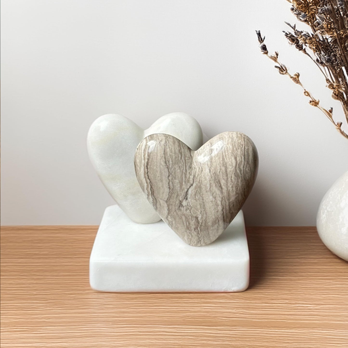 Escultura de doble corazón – Piedra de huamanga