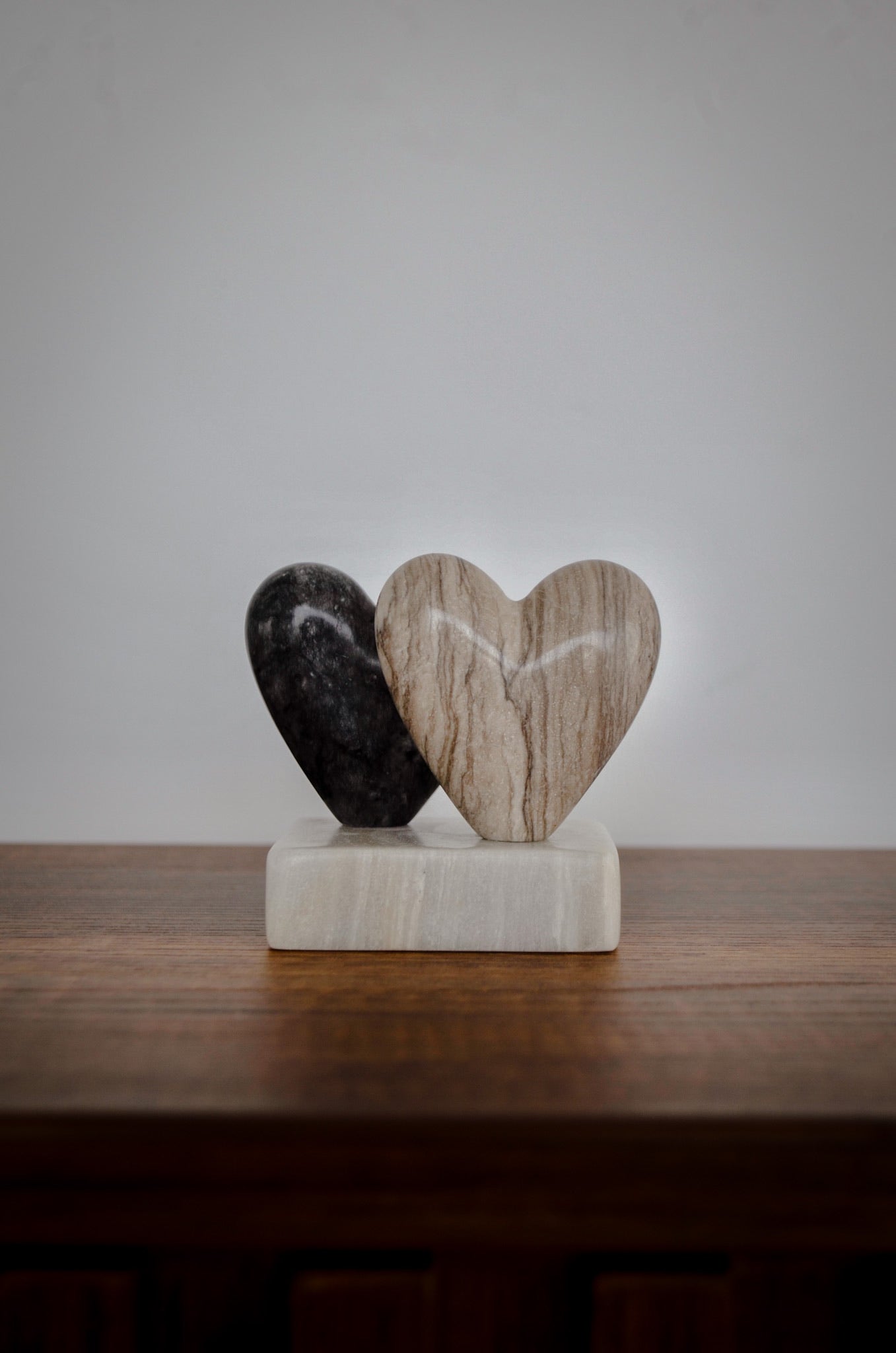 Escultura de doble corazón – Piedra de huamanga